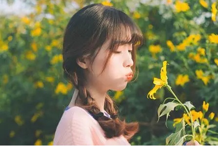 2024女寶寶絕佳好名：高雅有涵養(yǎng)（依伊、芮涵）